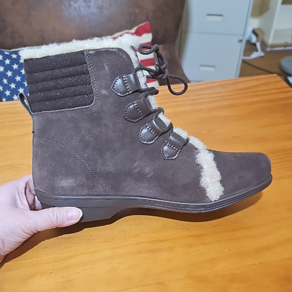 REVITALIGN Orthotic Park City Brown Shearling-Lined Ankle Boots Size 9.5 Wide